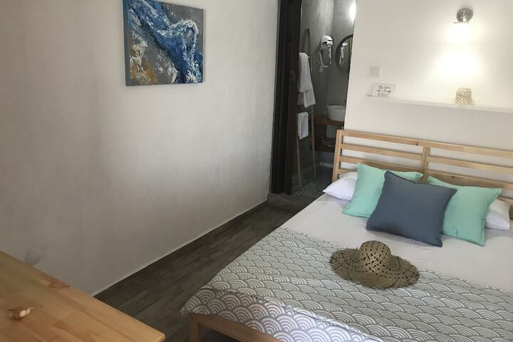 Room 5 of 10