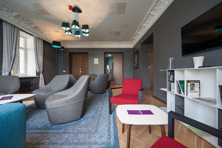 Guest Lobby