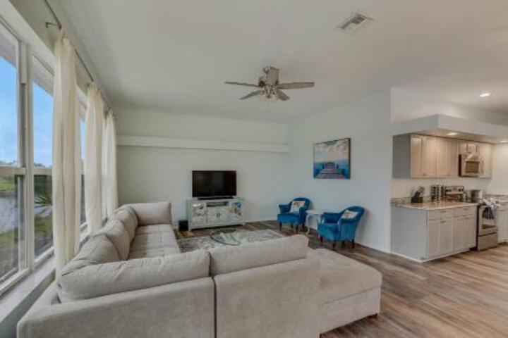Peaceful Coral Oasis Villa with Pool in Cape Coral, FL