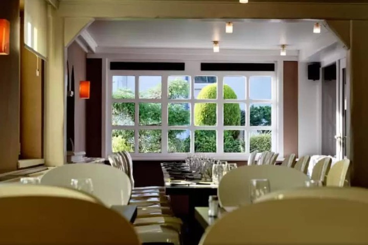 Dining 25 of 36