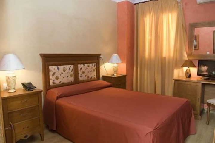 Room 6 of 33
