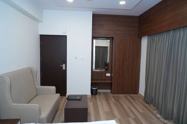 Room 28 of 67