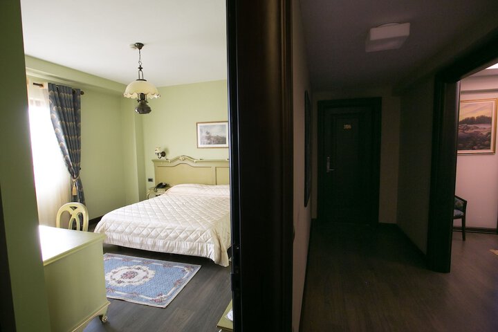 Room 25 of 52