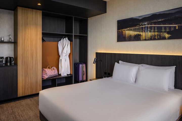 Room 49 of 172