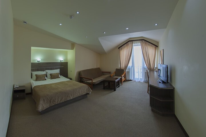 Room 4 of 133