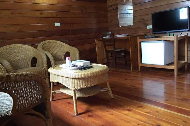Room 6 of 8