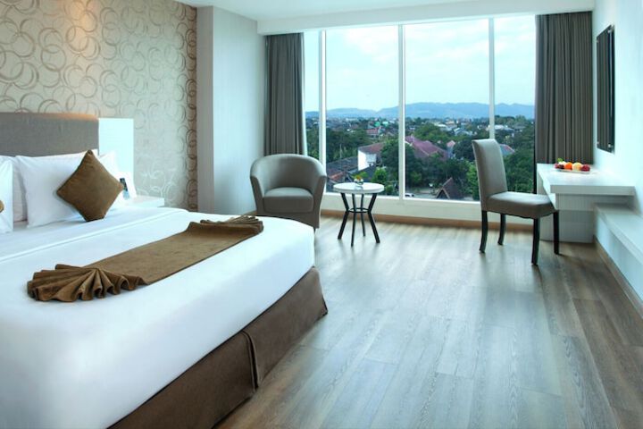 Room 10 of 29