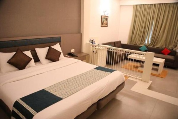 Room 13 of 35