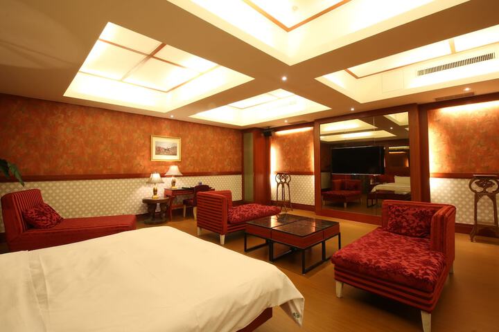Room 4 of 44