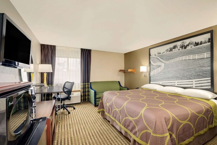 1 King Bed (8 of 10)