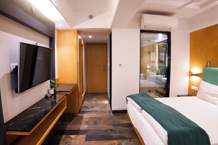 Room 6 of 31