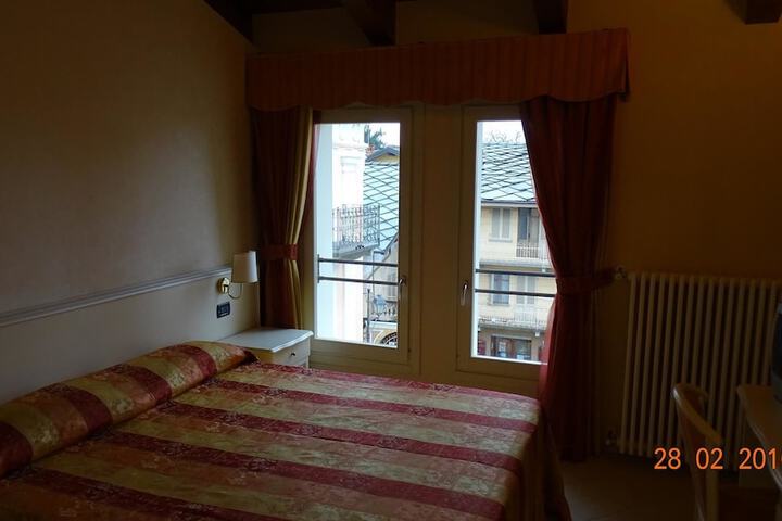 Room 9 of 10