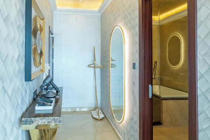 Room 190 of 285