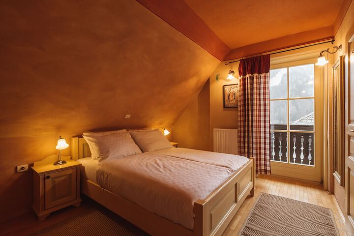 Room 3 of 7