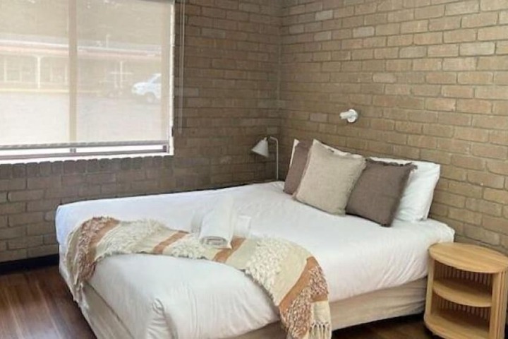 Room 13 of 94