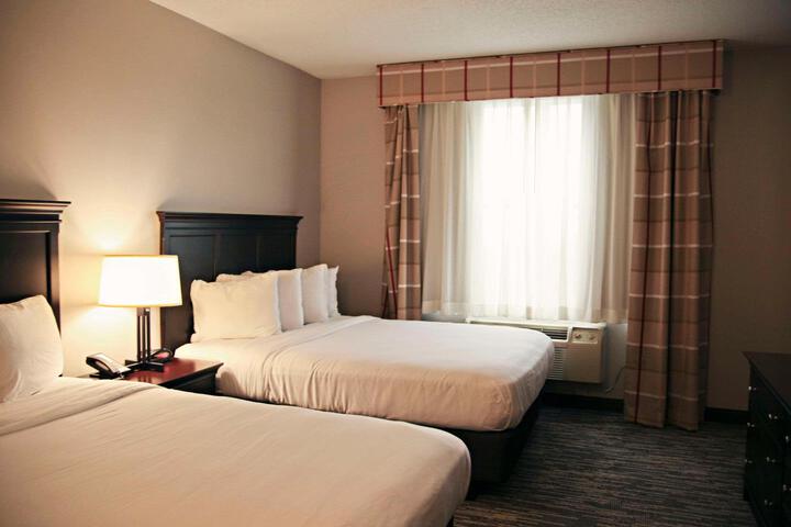 2 Queen Beds (2 of 10)