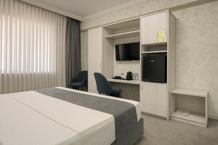 Room 12 of 74