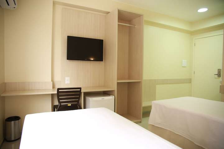Room 11 of 25