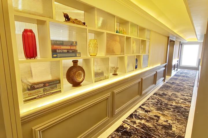 Ballroom/Hall 42 of 54