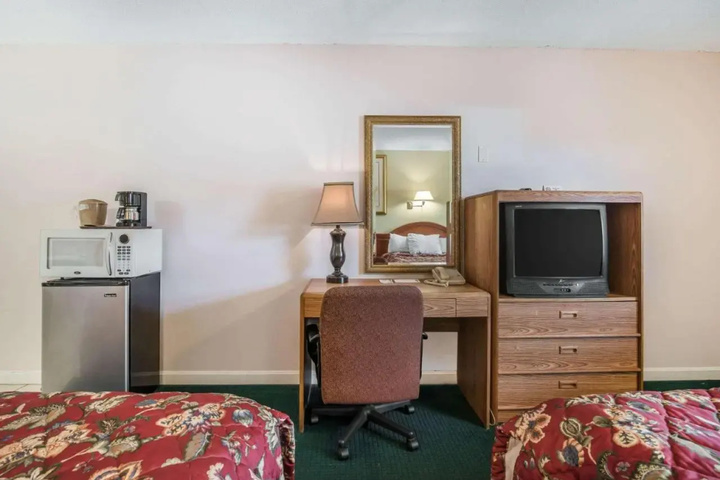 Room 5 of 13