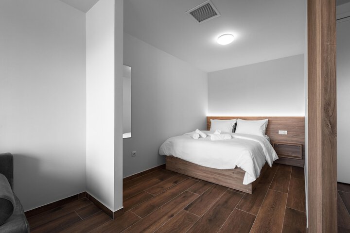 Room 4 of 81