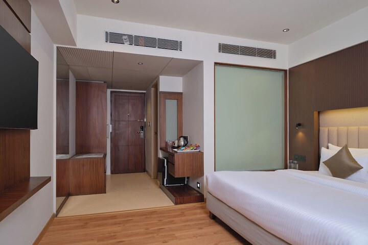 Room 5 of 19