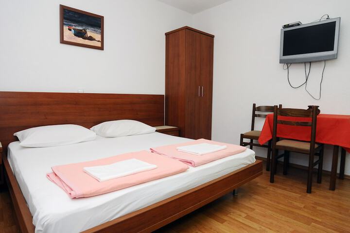 Room 5 of 45