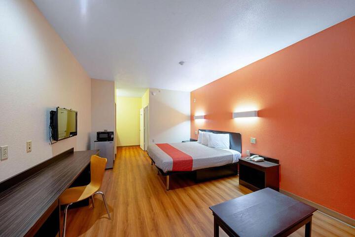 1 King Bed (7 of 15)