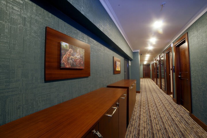 Ballroom/Hall 64 of 73