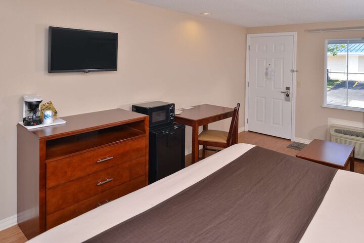 1 King Bed (9 of 14)