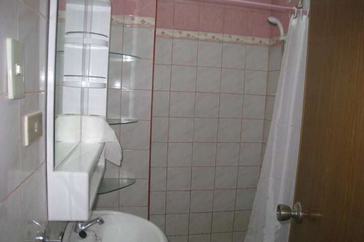 Room 17 of 141