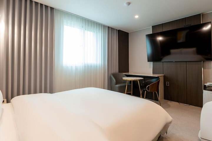 Room 49 of 76