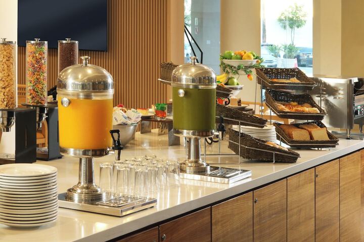 Breakfast/Coffee Service 61 of 95