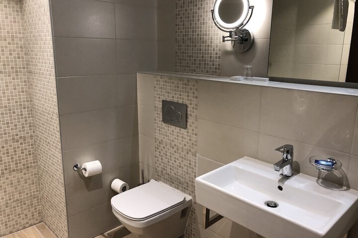 Room 16 of 35