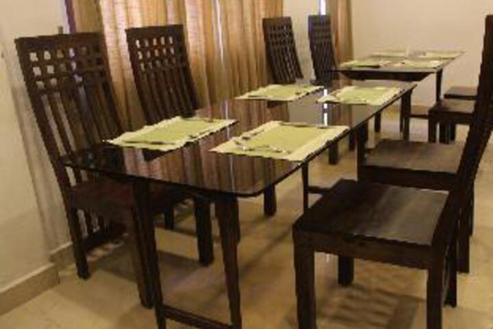Dining 3 of 17