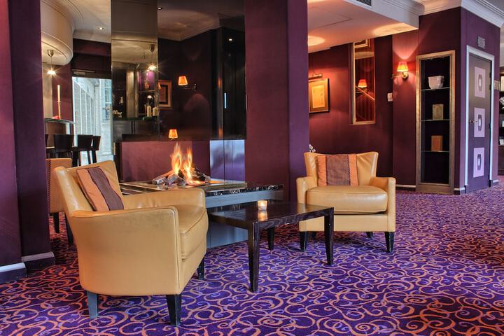 Lounge 42 of 53