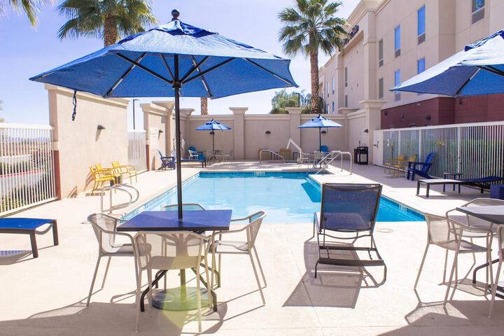 Hotel Pool