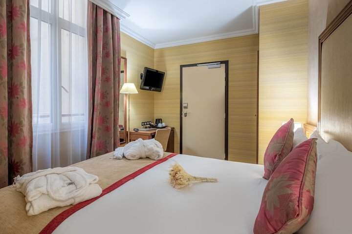 Room 32 of 86