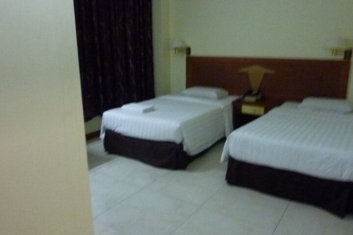 OYO 11342 LIWAH HOTEL NEAR HOSPITAL UMUM
