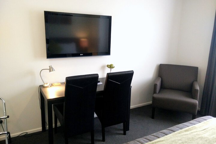 Room 5 of 76