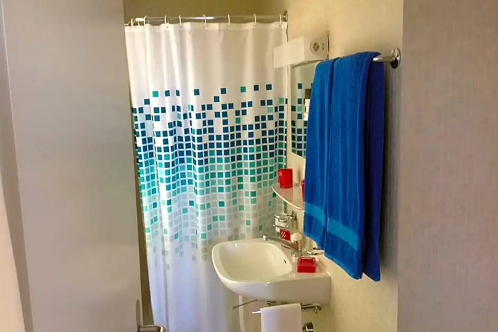 Room 8 of 22