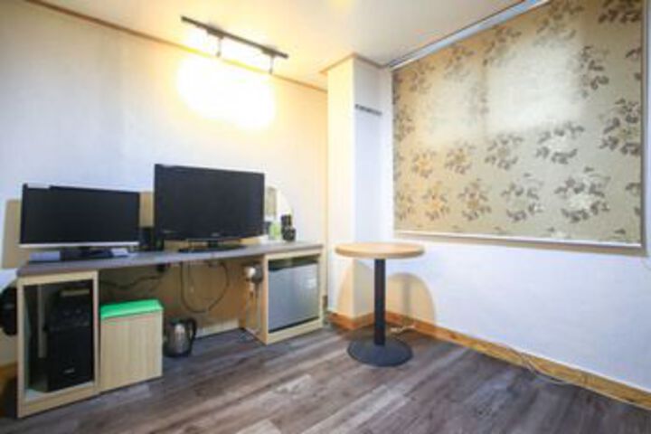 Room 31 of 37