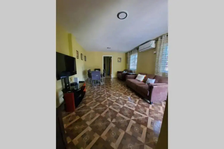 Room 5 of 9