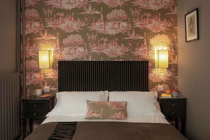 Room 32 of 67