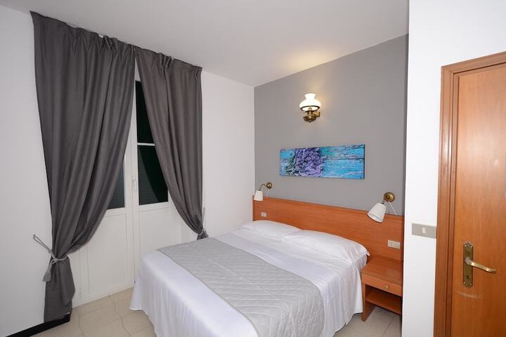Room 8 of 32