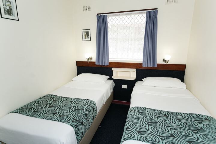 Room 4 of 174