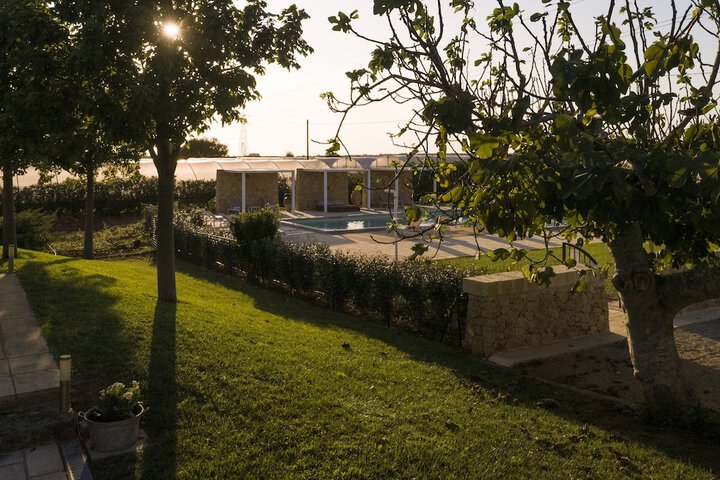 Hotel Exterior 97 of 105