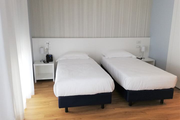 Room 9 of 47