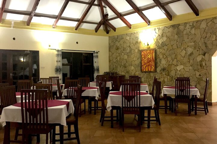 Dining 14 of 29