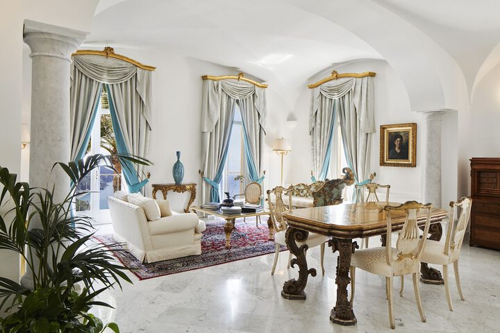 Room 4 of 130